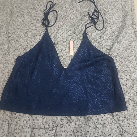 Cami  to sleep Victoria's secret. - Picture 2 of 4